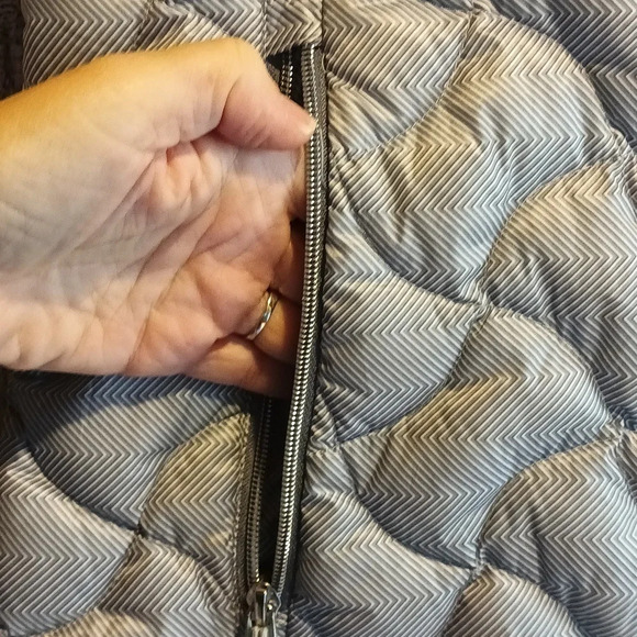 Gerry gray quilted zipper puffer vest with pockets & packable bag size XS - Picture 6 of 11